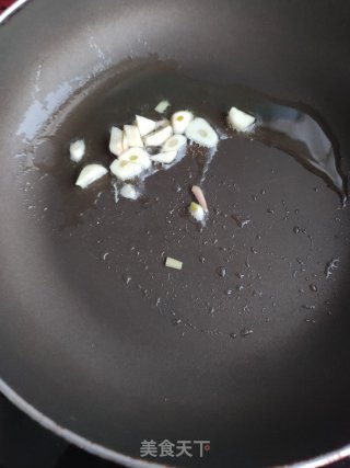 蒜香茼蒿核桃仁的做法步骤：4