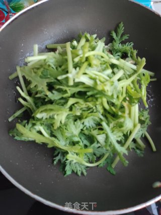 蒜香茼蒿核桃仁的做法步骤：6
