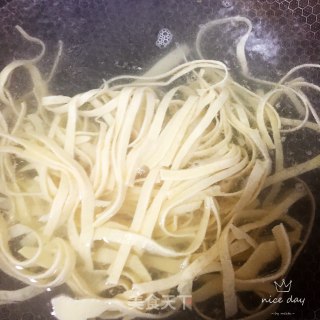 海带拌豆皮的做法步骤：3