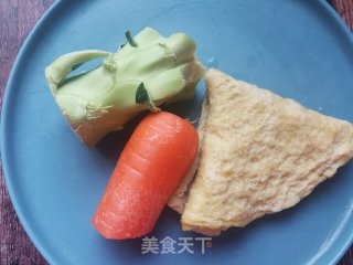 胡萝卜西兰花梗儿炒面筋的做法步骤：1