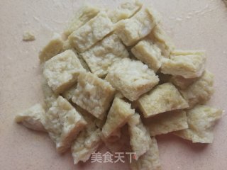 胡萝卜西兰花梗儿炒面筋的做法步骤：3