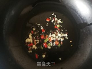 胡萝卜西兰花梗儿炒面筋的做法步骤：5