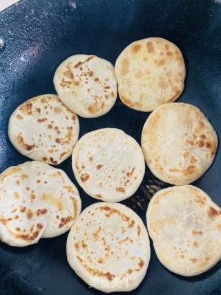 红糖煎饼,香甜可口的做法步骤：4
