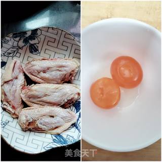 金沙鸡翅的做法步骤：1