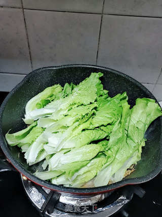 虾皮炒生菜的做法步骤：3