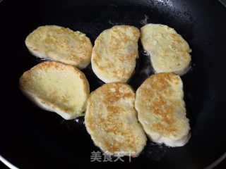 蛋煎馒头的做法步骤：6