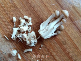 蟹味菇蒸蛋的做法步骤：1