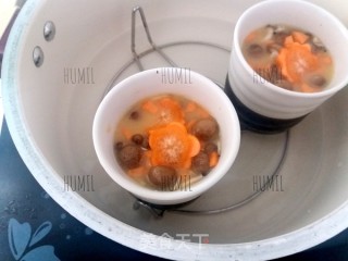 蟹味菇蒸蛋的做法步骤：6