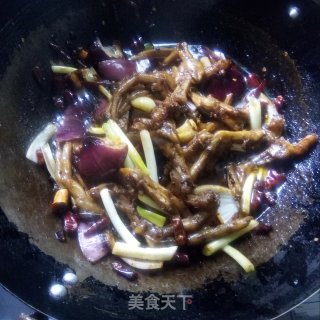 干锅鸭掌的做法步骤：7