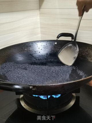 花生芝麻汤圆的做法步骤：1