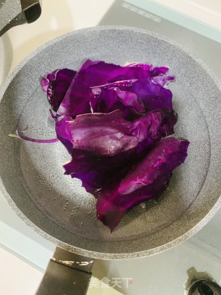 自制牛奶果冻的做法步骤：1