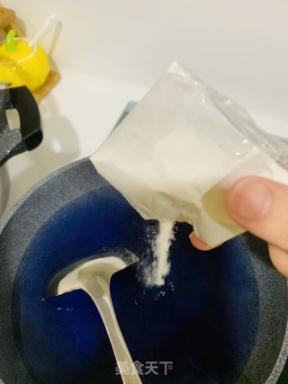 自制牛奶果冻的做法步骤：3