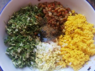 槐花杏鲍菇蛋饺的做法步骤：16
