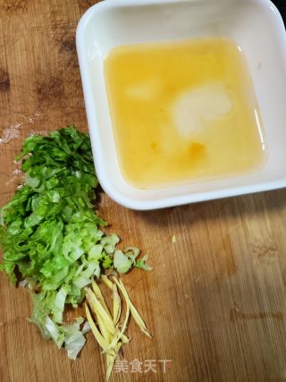 咸蛋粥的做法步骤：1