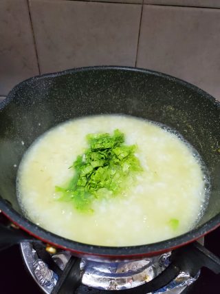 咸蛋粥的做法步骤：5