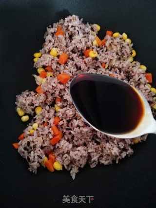 三文鱼炒饭的做法步骤：5
