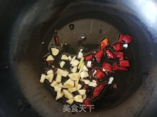 荷兰豆胡萝卜炒笋干的做法步骤：5