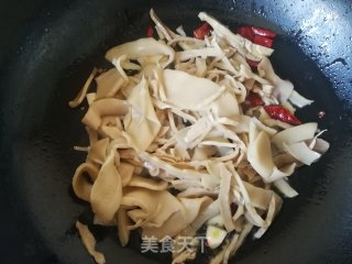 荷兰豆胡萝卜炒笋干的做法步骤：6