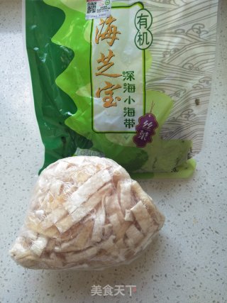 肉皮炒海带丝的做法步骤：1