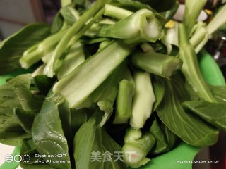 五花肉炒菜心的做法步骤：2