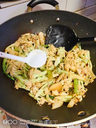 肉末炒花菜的做法步骤：3