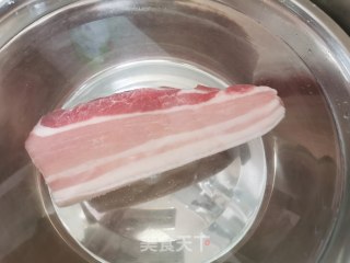 脆皮烤五花的做法步骤：1