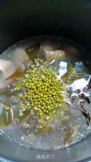 排骨绿豆炖海带的做法步骤：5