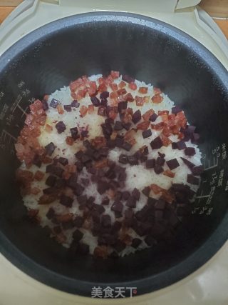 腊肠紫薯焖饭的做法步骤：6