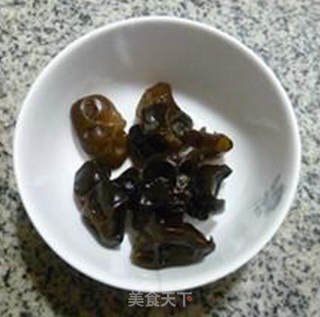 黑木耳圆白菜年糕汤的做法步骤：3