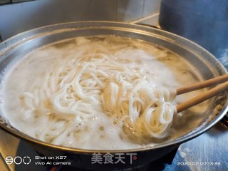 青菜鸡蛋拌面的做法步骤：1