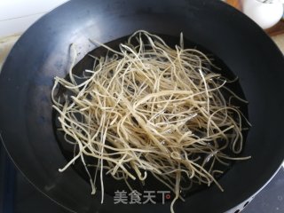 骨头萝卜粉丝汤的做法步骤：5