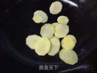 土豆鸡蛋面的做法步骤：3