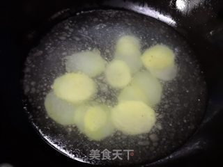 土豆鸡蛋面的做法步骤：4