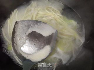 土豆鸡蛋面的做法步骤：7