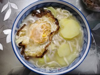 土豆鸡蛋面的做法步骤：11