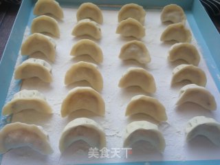 海带芽麻辣槐花汤饺的做法步骤：1