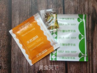 海带芽麻辣槐花汤饺的做法步骤：4
