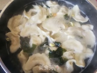 海带芽麻辣槐花汤饺的做法步骤：7