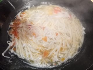 番茄鸡蛋面的做法步骤：7