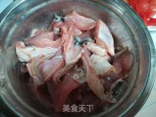 酸萝卜鲤鱼的做法步骤：4