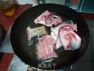 酸萝卜鲤鱼的做法步骤：5