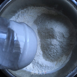 豆芽木耳荞面饸饹的做法步骤：1