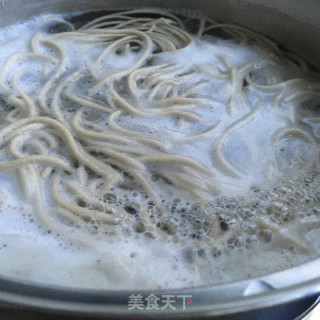 豆芽木耳荞面饸饹的做法步骤：5