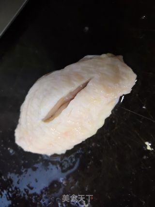微波鸡翅的做法步骤：1