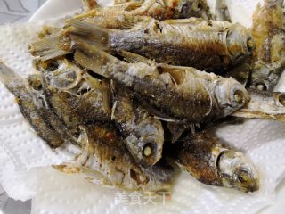 煎鲫鱼的做法步骤：11