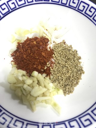 酸汤水饺的做法步骤：1