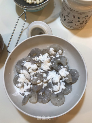 清炒鸡头米虾仁的做法步骤：3