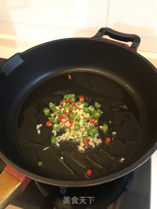 清炒鸡头米虾仁的做法步骤：6