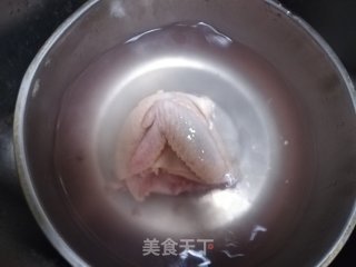 香菇鸡翅汤的做法步骤：2