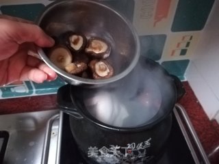 香菇鸡翅汤的做法步骤：5
